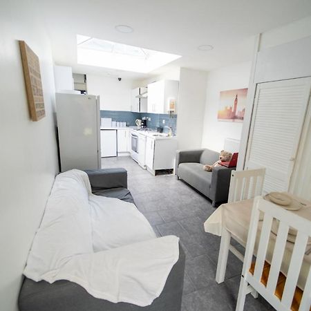 Stay Sa Cosy Equipped Studios Available 10 Mins From The City! Free Wifi &50" Smart Tv'S! Birmingham Extérieur photo