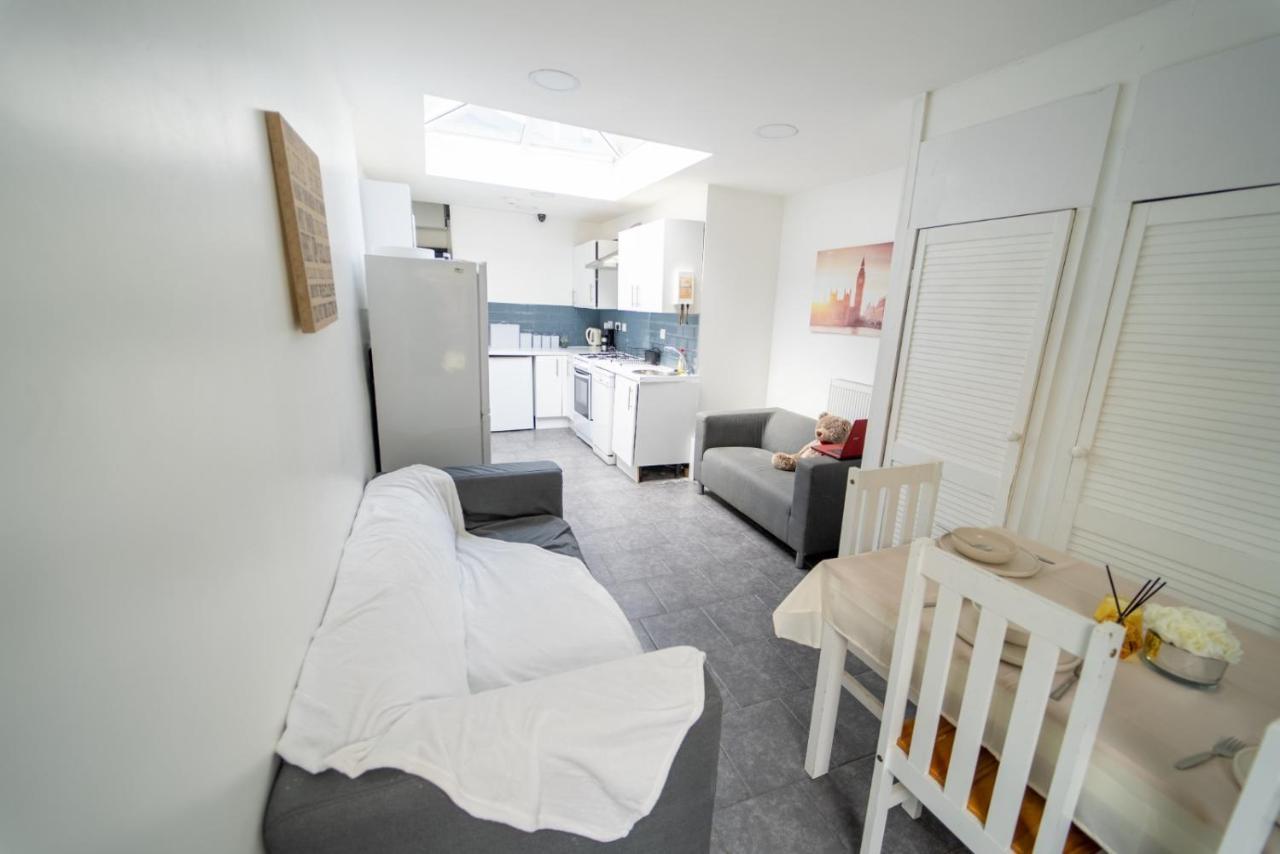 Stay Sa Cosy Equipped Studios Available 10 Mins From The City! Free Wifi &50" Smart Tv'S! Birmingham Extérieur photo