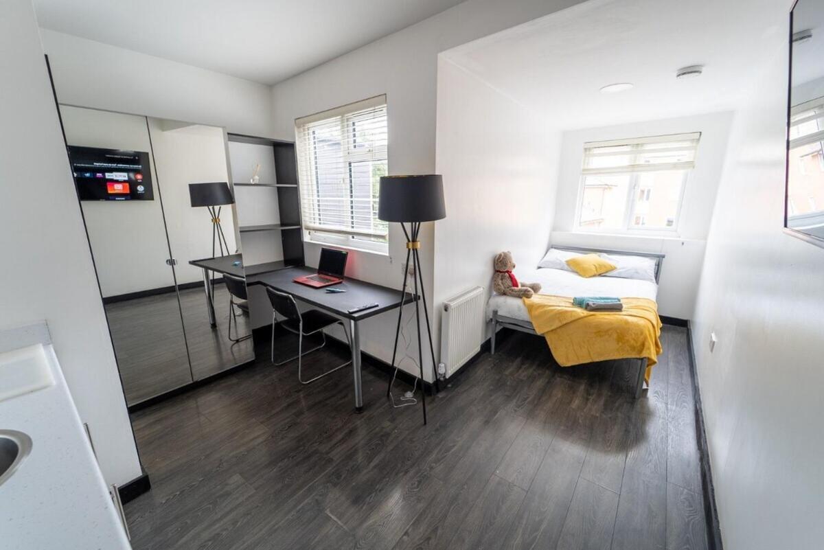Stay Sa Cosy Equipped Studios Available 10 Mins From The City! Free Wifi &50" Smart Tv'S! Birmingham Chambre photo