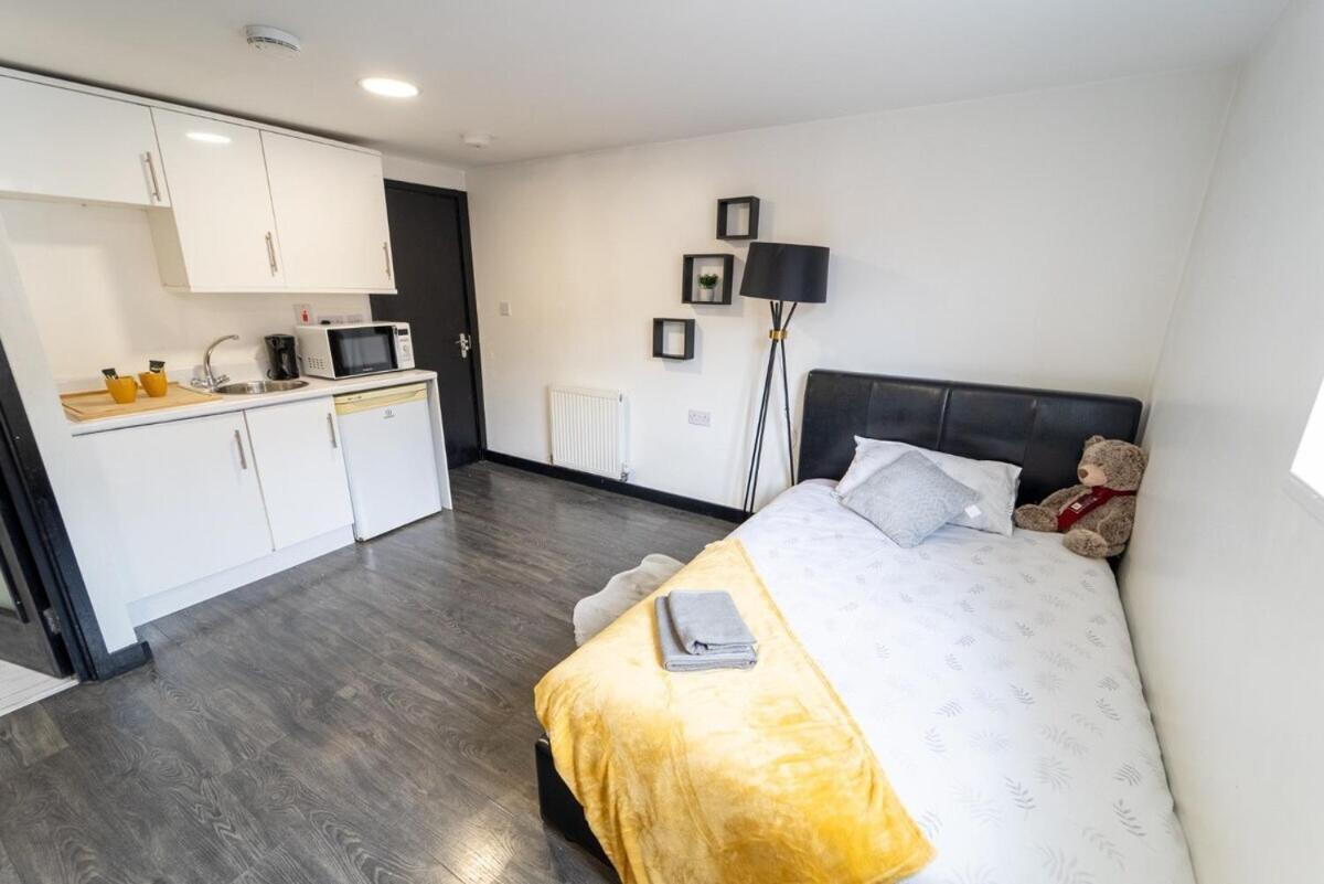 Stay Sa Cosy Equipped Studios Available 10 Mins From The City! Free Wifi &50" Smart Tv'S! Birmingham Extérieur photo